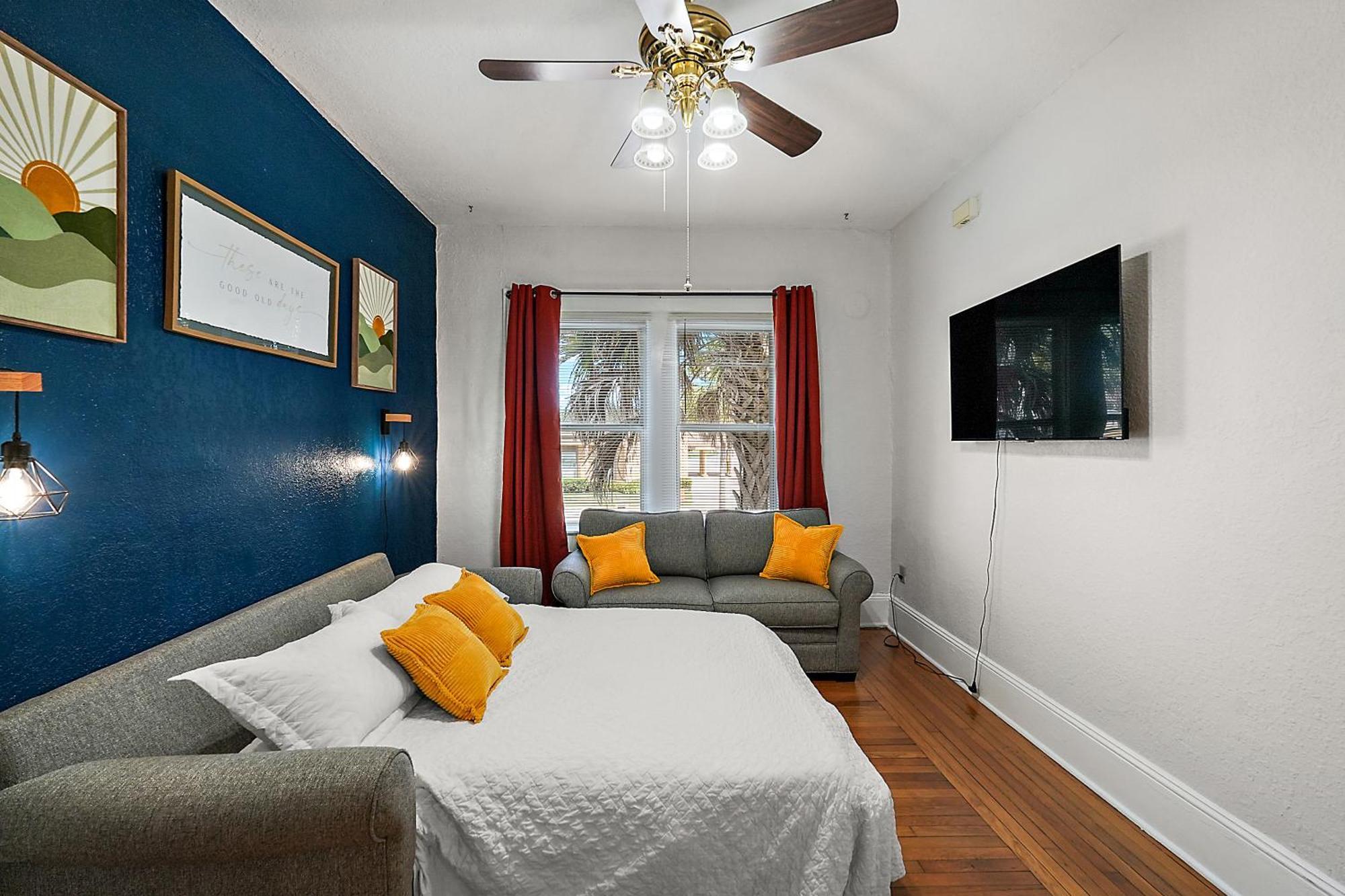 Downtown Den-King Bed~Heart Of Eustis~Queen Sleeper~Upstairs~Bright & Happy Zewnętrze zdjęcie